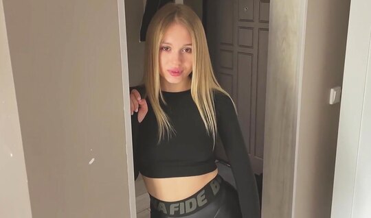 Russian young girl in leggings substitutes holes for homemade porn